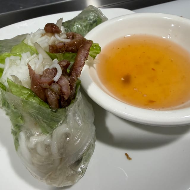 Gỏi Cuốn Thịt Nướng.
