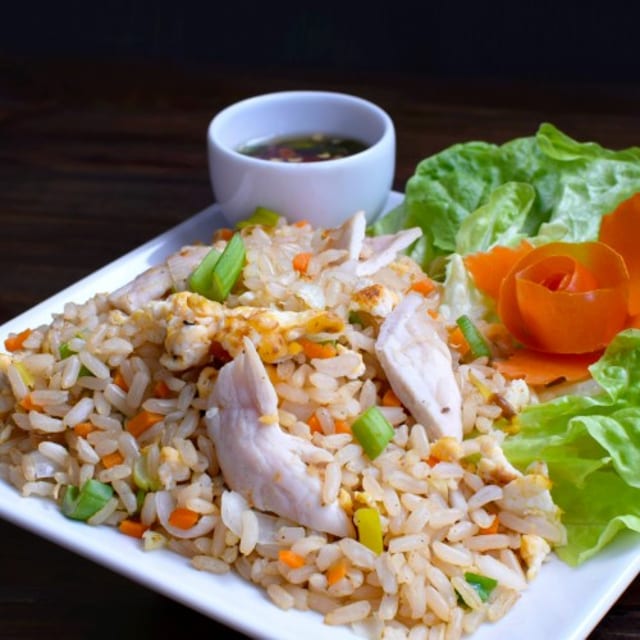 Cơm Chiên Gà.